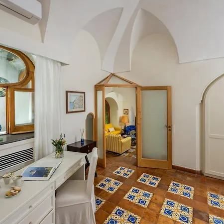 Casa Merce Aparthotel 4*